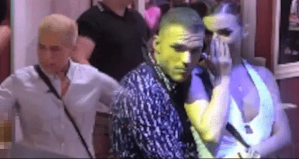 Gleda u Matoru i KRSTI SE: Anita i Anđelo ne skidaju pogled s Tomićeve, jedan potez ih ostavio u čudu (VIDEO)