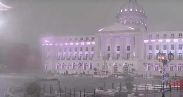 (VIDEO) Superćelijska oluja napravila HAOS u “Eliti” – vetar razneo sve u Šimanovcima: Takmičari se krste i dozivaju Boga
