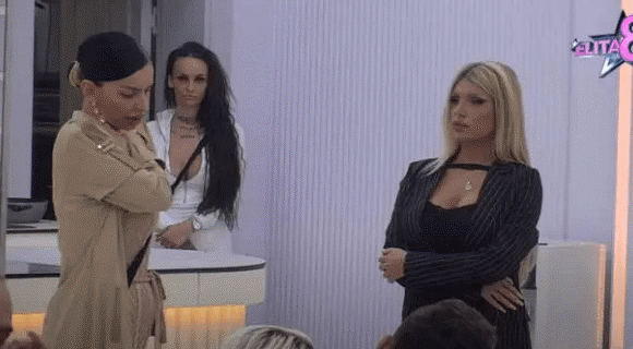 “Pucali su na mene, tukao me je kaišem golu dok se ne onesvestim…” Traumatična ispovest – Aleksandra Nikolić bila u vezi sa moćnikom koji je krvnički mučio