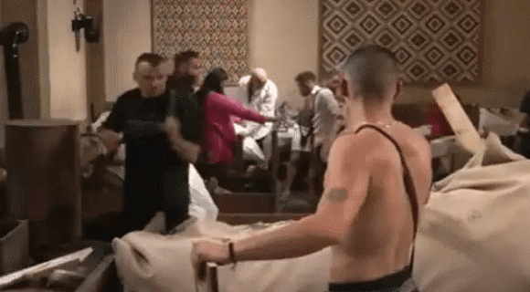 Muška naga tela natopljena znojem od teškog rada: Novi takmičari “Farme” odmah pokazali čime raspolažu (VIDEO)