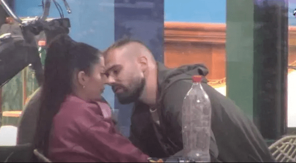 Gotovo je – Mimas i Rajačiću popustile kočnice, ljubili se pred kamerama ne mareći za Gruju