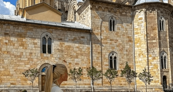 “Bog mi je otvorio bolja vrata” Šest dana pred početak “Elite 8”, jedna od takmičarki otišla u manastir (FOTO/VIDEO)