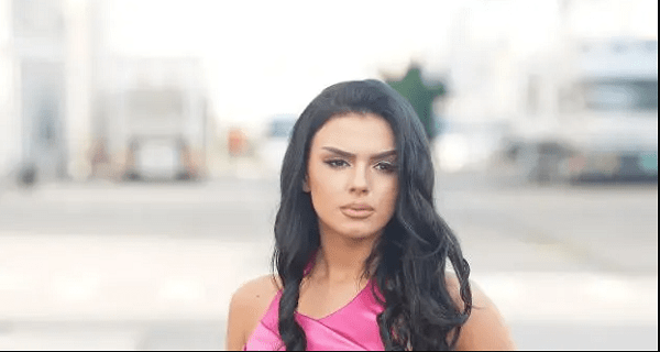 Anita Stanojlović šeta gradom u zavojima: Pobednica “Elite 7” posle operacije promenila lični opis – više ne liči ne sebe