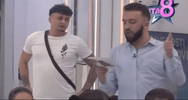 Darko razotkrio Sofiju – doneo podatke na papiru ko je ona, Terza u neverici dok sluša