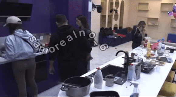 Ima 26 godina i ne zna da isprži jaje na oko – Gasttozz održao Anđeli čas kulinarstva, ona se spetljala, sve joj ispalo: “Ajde marš, umrljala sam se”