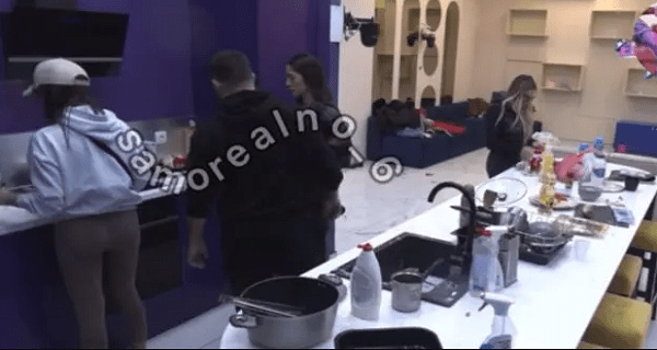 Ima 26 godina i ne zna da isprži jaje na oko – Gasttozz održao Anđeli čas kulinarstva, ona se spetljala, sve joj ispalo: “Ajde marš, umrljala sam se”