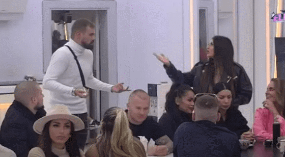 “Slala si mi gole slike, znam kakav ti je krevet” Rajačić obrisao patos Jeleninim dostojanstvom – progovorio o njenim prevarama