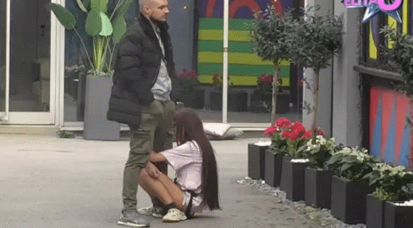 Mimas pala na kolena: Moli Gruju za pomirenje – ovakvo pokajanje nije zabeleženo u istoriji rijalitija