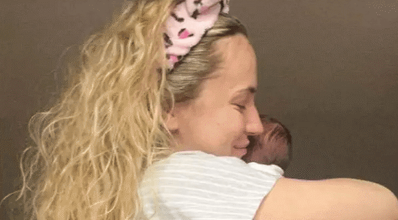 Oči su te moje prvu videle: Emotivna objava Milice Veličković sa malom Barbarom u naručju raznežila javnost (FOTO)