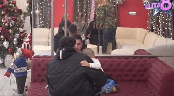 Mesecima je čekao ovaj trenutak: Terza poleteo bratu u zagrljaj, a njegov odgovor ga zatekao! (VIDEO)