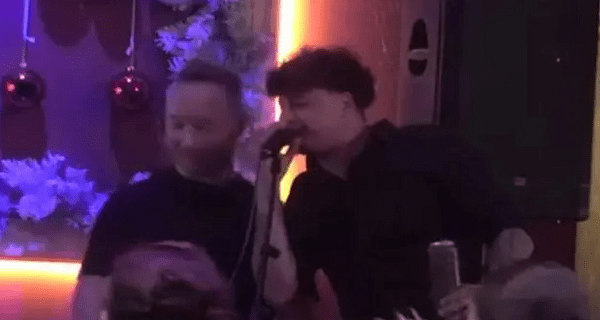 Terza zapevao samo za Milicu: Naručio joj pesmu, a onda su navrle uspomene i počeo je da plače (VIDEO)