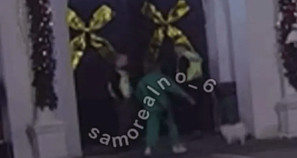 Preti da će nauditi sebi: Zadrugar se bori sa obezbeđenjem na kapiji, ne mogu da ga obuzdaju – otvorila se vrata, pa nastao još veći haos (VIDEO)