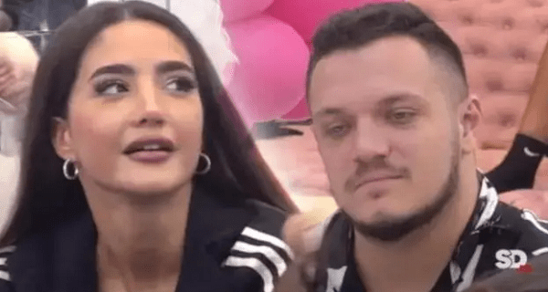 (FOTO) Procurila privatna prepiska, fanovi Anđele i Gasttozza u šoku: Sada demantovana izjava koja je napravila opštu pometnju