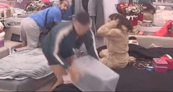 NOVI HAOS U BELOJ KUĆI: Ena i Peja ušli u ozbiljan okršaj, stvari letele po Beloj kući, pale i žestoke uvrede (VIDEO)