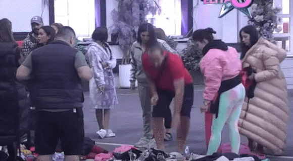 Dvorište “Elite” u potpunom haosu: Ukućanke napravile buvljak od stvari nedavno izbačene takmičarke (VIDEO)