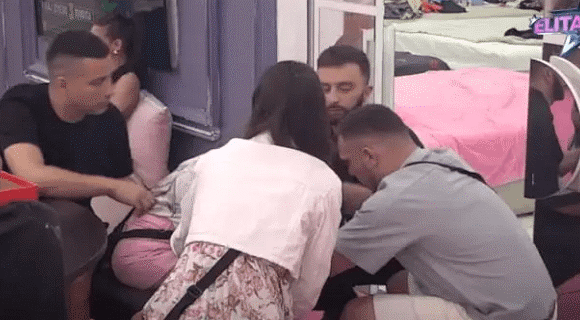 Zastrašujuć prizor u Beloj kući – takmičarka kolabirala na rukama Darka Tanasijevića, alarmantno stanje u rijalitiju (VIDEO)