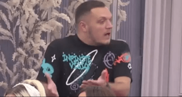 Gasttozz smatra da je ispao ovca, ušao u žestok sukob zbog Keti, Karić ga optužio da je igrao duplu igru : “Zar nisi rekao da se zaljubila u tebe?” (VIDEO)