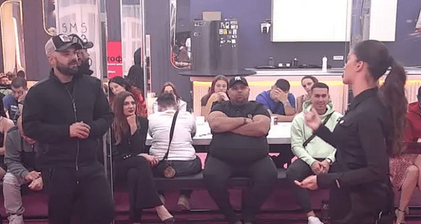 Skandal u emisiji “Pitanja novinara”- Luka Vujović tvrdi da ima Anđelinu eksplicitnu fotografiju: “Nema ništa na sebi, sve se vidi”