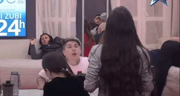 “Brat ti bije tatu, reci zašto mu je slomljen kuk i zašto je u domu” Stefani udarila na Matorinu porodicu – optužila ga da su ga izbacili iz manastira