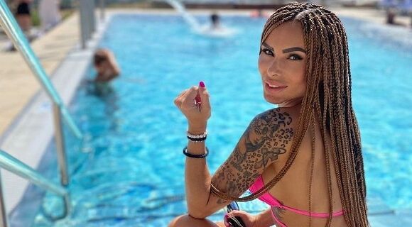 Osvanule provokativne fotografije: Tamara u šokantnom izdanju ispred Pinka