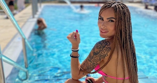 Osvanule provokativne fotografije: Tamara u šokantnom izdanju ispred Pinka