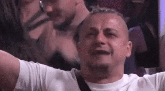 Terza ne može da zaustavi suze, jeca na sav glas: Posvetio pesmu Milici, pa joj se javno obratio dirljivim rečima (VIDEO)