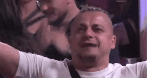 Terza ne može da zaustavi suze, jeca na sav glas: Posvetio pesmu Milici, pa joj se javno obratio dirljivim rečima (VIDEO)