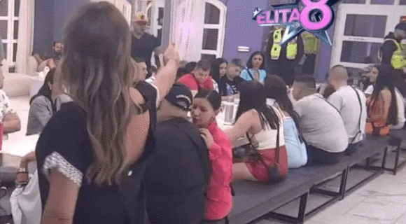 Obezbeđenje na vratima Bele kuće: Momci uleteli među takmičare kako bi sprečili katastrofu (VIDEO)