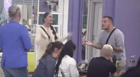 Sve se desilo na proslavi rođendana Velikog šefa: Gasttozz je tad priredio Anđeli najveću izdaju – Đuričićeva razvezala jezik, pa otkrila da li ga drži u šaci