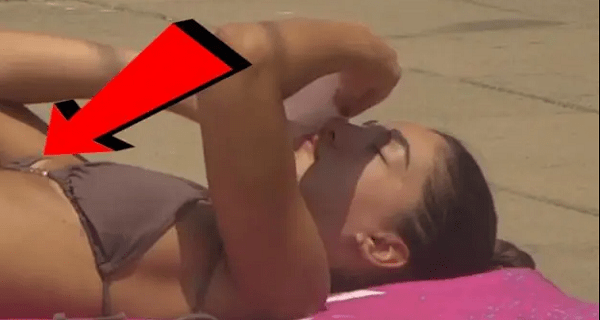 PAMTE JE PO GOLOTINJI I GADNIM SNIMCIMA, A OVAKO STVARNO IZGLEDA: Anđela se skinula pored bazena da pokaže telo, a svi gledaju samo u ovo (VIDEO)