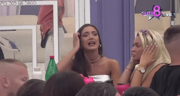 Nakon snimka koji je izašao, Anđela ruinirana – Njeno uništenje praćeno vrištanjem glavna tema Bele kuće (VIDEO)