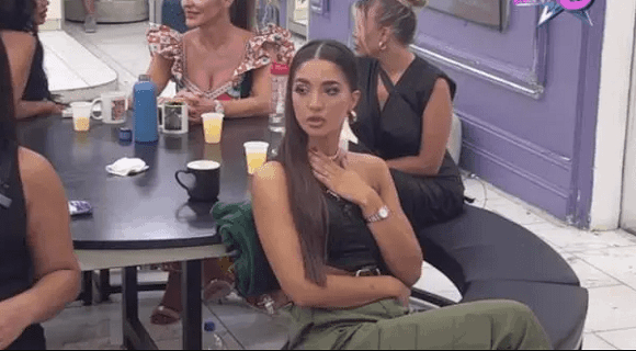 “Čim izađem ću naći sve o tebi od tvoje 18. godine” Zadrugarka zapretila Anđeli, iskopaće sav njen prljav veš – ne može da je podnese