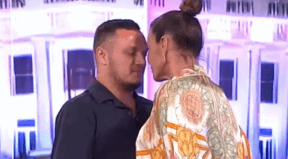 Prekinut “Narod pita”: Kačavenda ispolivala Gasttozza vodom – Unosila mu se u facu, a onda učinila nedopustivo