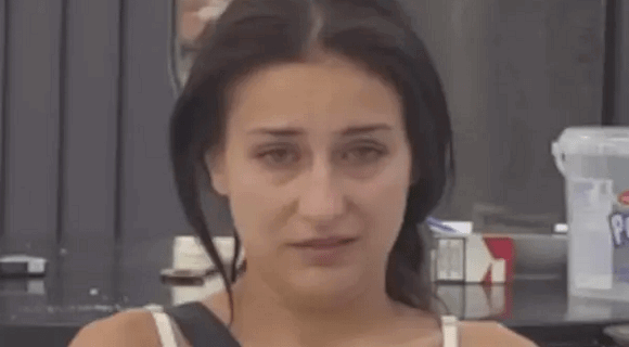 Trese se, guši u suzama – Stefani Grujić uništile reči majke, rešila da ide protiv nje (VIDEO)