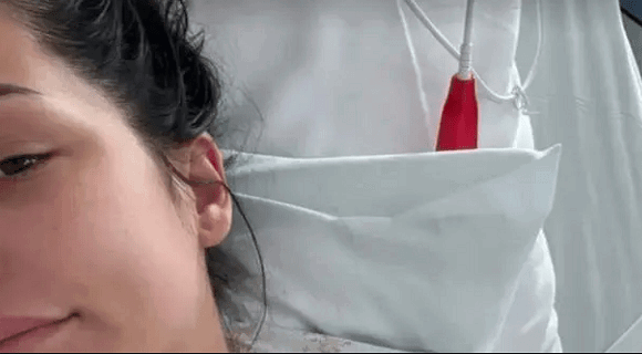 Prva fotografija iz porodilišta – bivša zadrugarka uspela da sakrije trudnoću, a sada prikazala ćerku – plašila se da neće uspeti