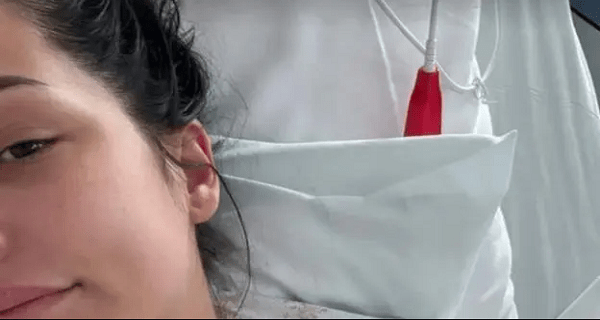 Prva fotografija iz porodilišta – bivša zadrugarka uspela da sakrije trudnoću, a sada prikazala ćerku – plašila se da neće uspeti