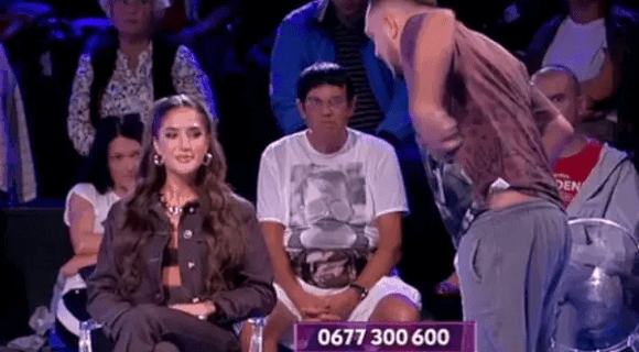 Gasttozz zbog Anđele napustio emisiju, haos uživo u programu – Umešala se Dušica Jakovljević: “Nema potrebe ovo da radiš devojci, niste u dnevnoj sobi”