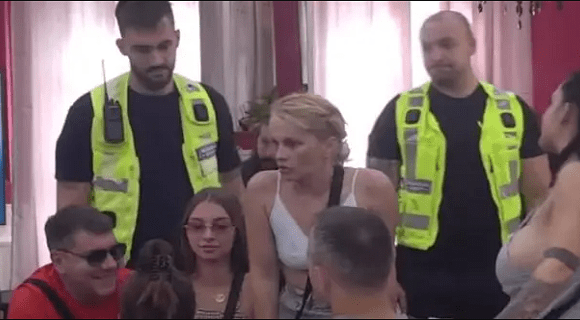 Obezbeđenje uletelo u Belu kuću – učesnica počela da divlja pa nasrnula na Bebicu, Veliki šef je žestoko sankcionisao (VIDEO)