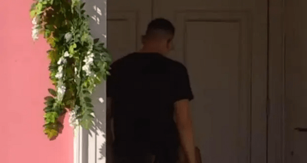 “Skini gaće da ga vidim” Bogati Rus spreman da pokaže “svoje znamenje”, takmičarka traži mesto za ‘hopa-cupa-cike-cake’