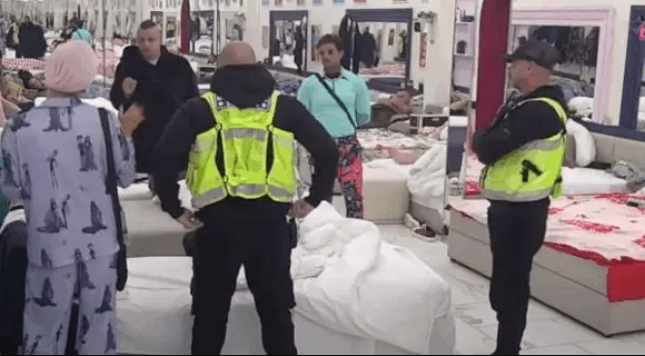 Obezbeđenje opkoliko Belu kuću – Terza brutalno nasrnuo na Uroša Stanića zbog Mine Vrbaški: “Šta će ti otac reći za njenu prošlost”