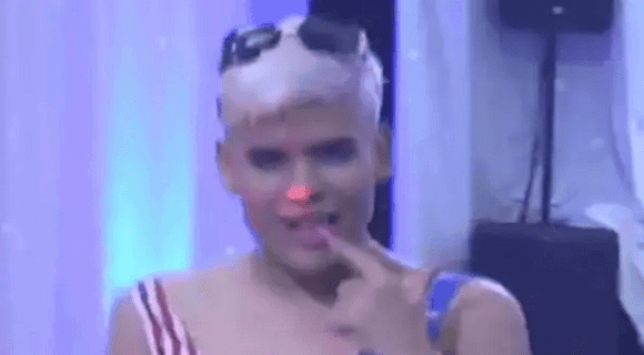 Nikad viđeno u istoriji rijalitija: Uroš Stanić u tanga kupaćem i uljem za sunčanje izazvao haos na izboru za Mistera (VIDEO)