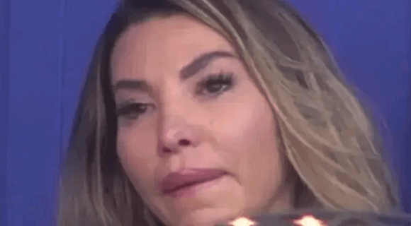 Afera sa oženjenim skupo košta: Ovo je tajanstveni partner Aneli Ahmić, starleta raskrinkana