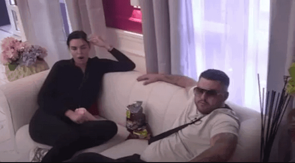 Mina zabila nož u leđa Asminu: Otkrila njegov pakleni plan – do detalja ispričala kakvu joj je tajnu rekao ispod pokrivača, Stanija će izgoreti od ljubomore