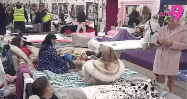 Kakav okršaj u kasnim satima – Reagovalo i obezbeđenje: Aneli i Asmin ne prestaju da se vraćaju na prošlost