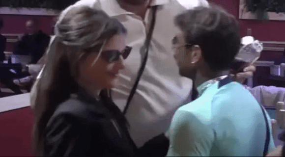 Popucali kreveti u izolaciji – jorgani se tresli od Đukićeve vrele akcije: Filip i Tanja probudili celu Belu kuću (VIDEO)