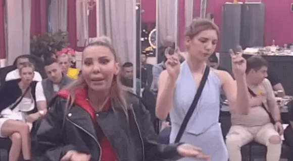 Strava i užas šta Aneli govori – Hana roni suze dok sluša kako joj je majka heroinska zavisnica, u Beloj kući haos