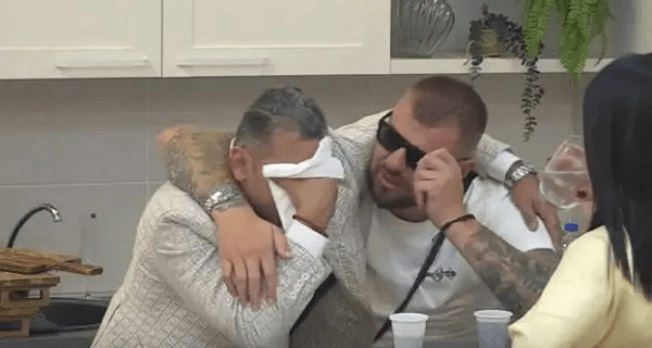 Bora Santana jeca na sav glas, kad je čuo pesmu uhvatio se za glavu, suze same liju – Janjuš pokušava da ga uteši