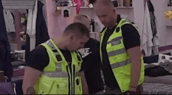 “Tukao ju je!” Bora Santana pobesneo, demolirao čitavu Belu kuću – zadrugari naparavili živi zid oko njega (VIDEO)