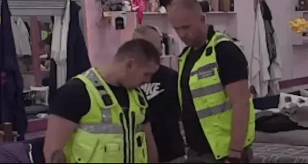 “Tukao ju je!” Bora Santana pobesneo, demolirao čitavu Belu kuću – zadrugari naparavili živi zid oko njega (VIDEO)