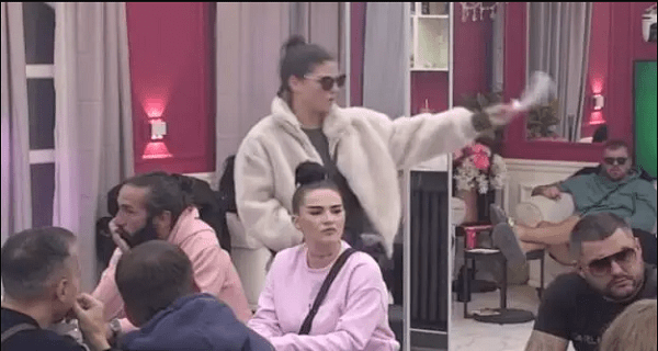 Boginja potkačila Kačavendu i Anitu pa očitala bukvicu ostalima: Jedan cimer reagovao ovako